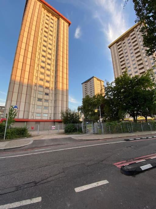 Comfy Entire Flat With City View Balcony In Regents Park, Camden, Central London Apartment Exterior photo